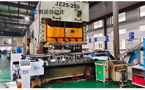 250T沖床三次元機(jī)械手，BYD新能源汽車(chē)